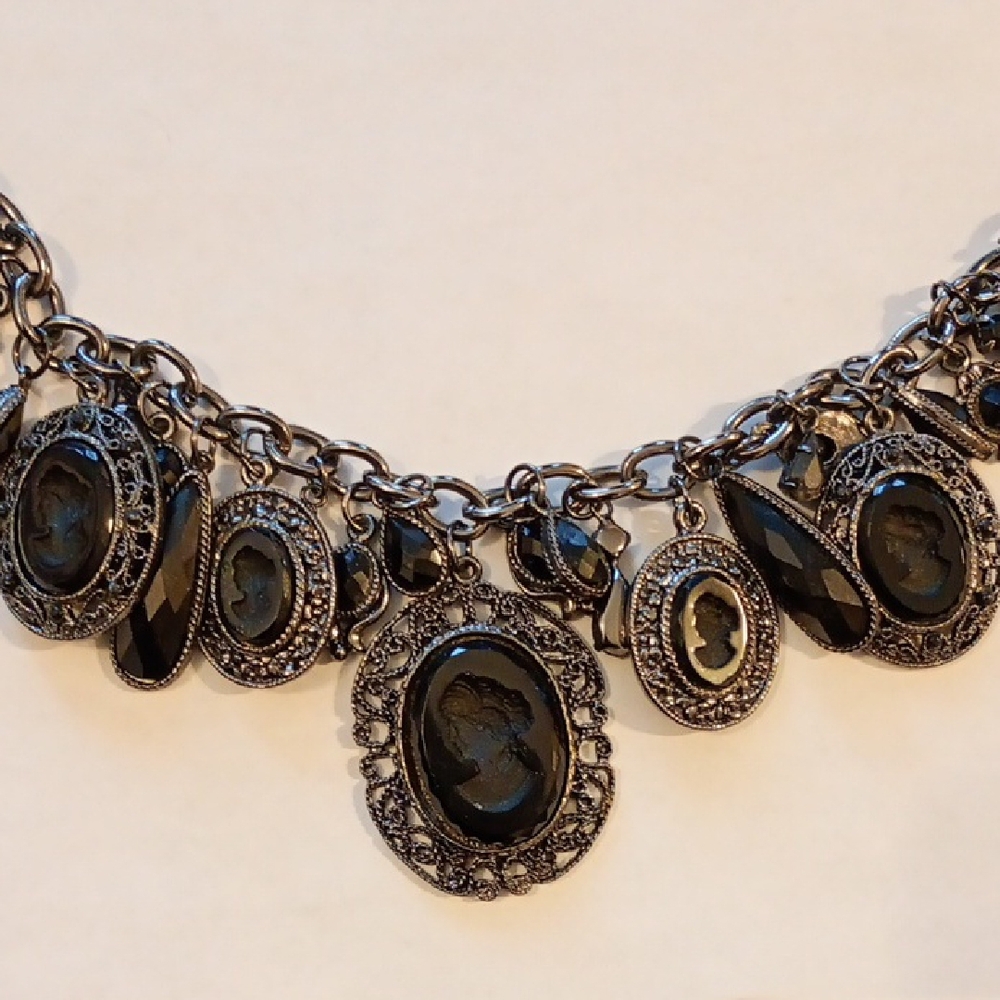 Elegant Cameo Necklace